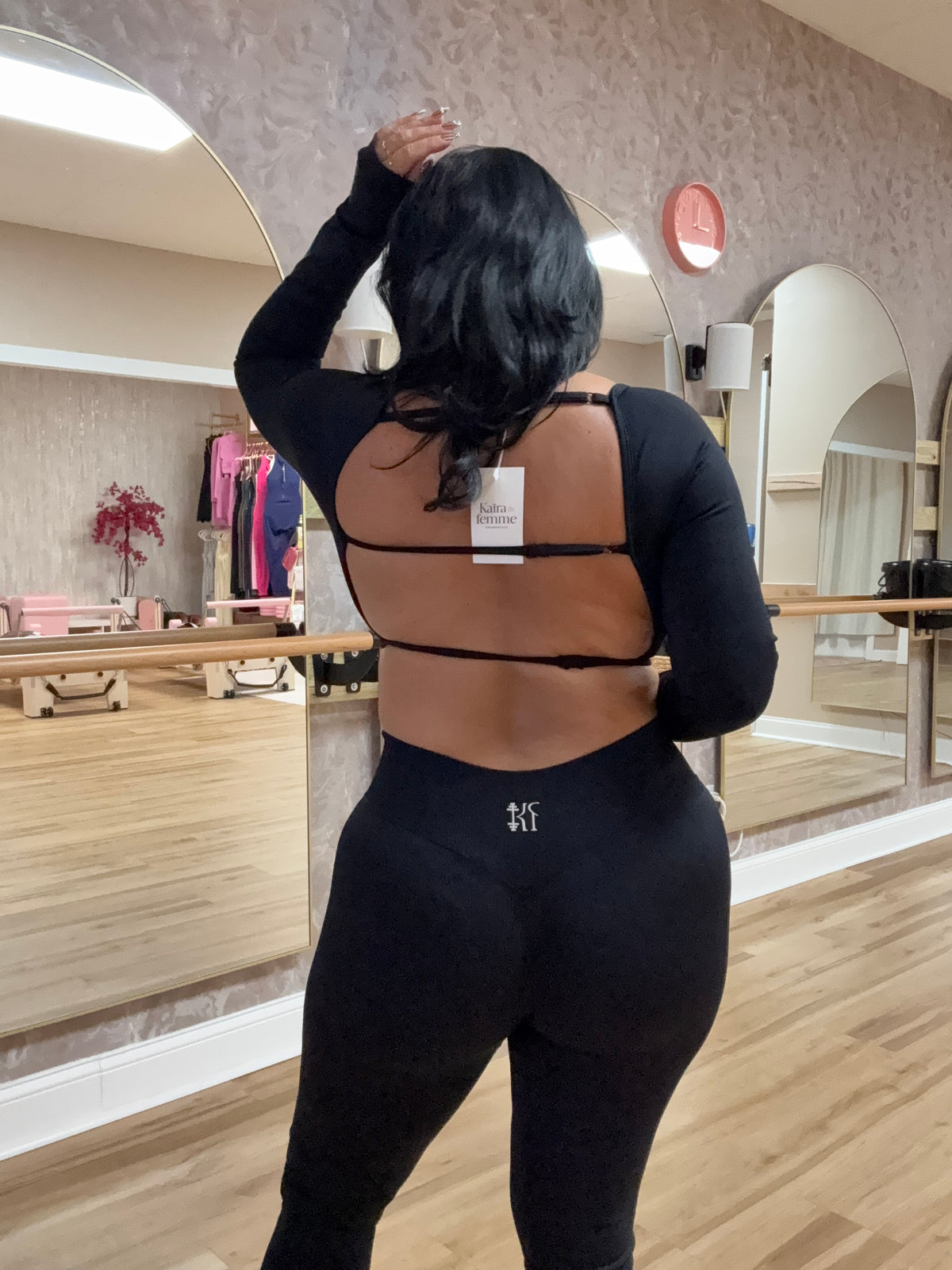 Evelyn Divine - Long Sleeve Black